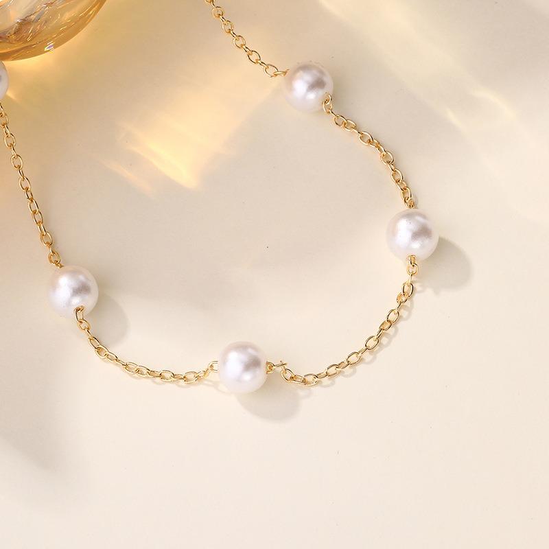 New Accessories Fashion Pearl Chain Necklace Simple Light Luxury Pearl Pendant Ladies