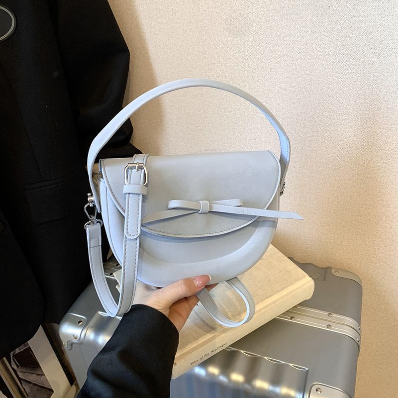 

Однотонная сумка-мессенджер с бантом 2025 новая женская сумка-седло в милом стиле, темпераментная простая сумка для мобильного телефона 20*7*15 синий