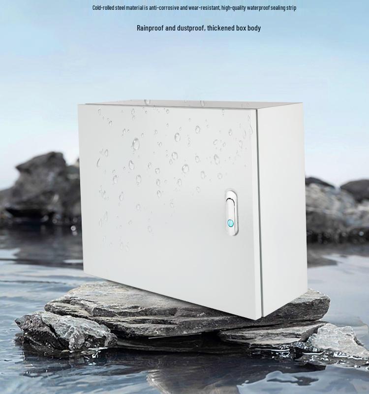 Low-Voltage Floor Cable T-Junction Box with Copper Busbar and Mineral Insulation for Protective Grounding.