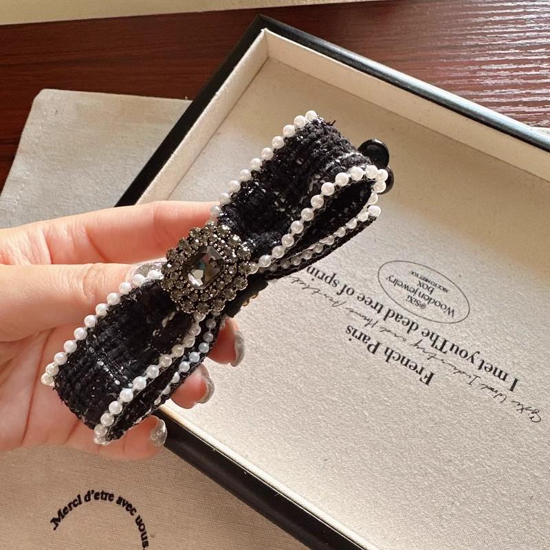 

Elegant French Pearl Bow Hair Clip for Autumn/Winter