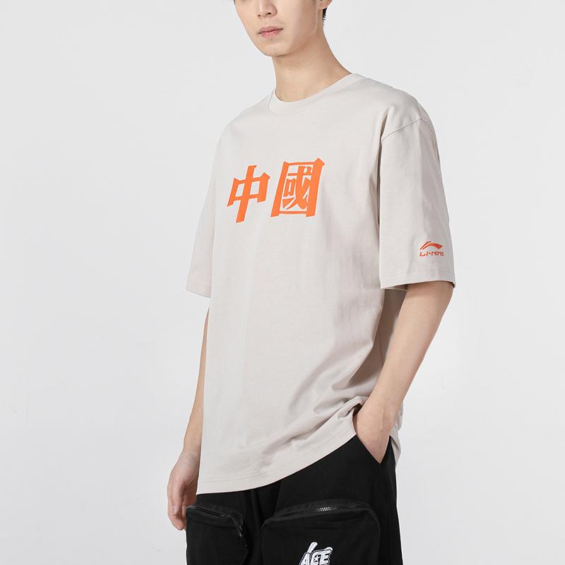 Li Ning Sports Lifestyle Series Text Print Sports Crew Neck Pullover Short Sleeve T-Shirt Men Tops Off-White AHSRC05-3