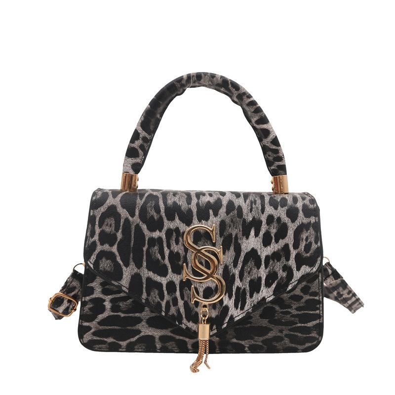 Small bag niche design leopard print 2025 new portable foreign style casual retro foreign style personalized messenger small square bag