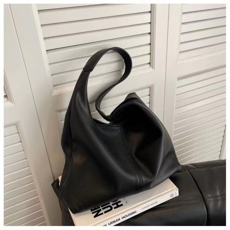 Large Capacity Women's Autumn/Winter Shoulder Bag - Fashionable Texture for Work Commute, Mother-Child Design.