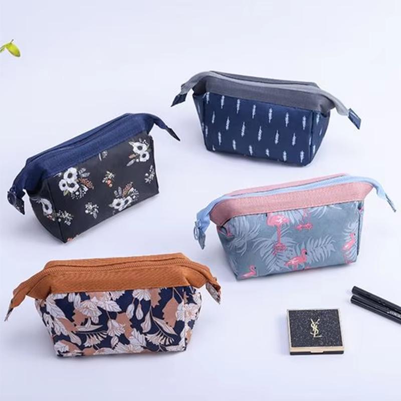 

Multi Functional Travel Makeup Bag Wash and Makeup Storage Bag Large Capacity Makeup Storage Bag
