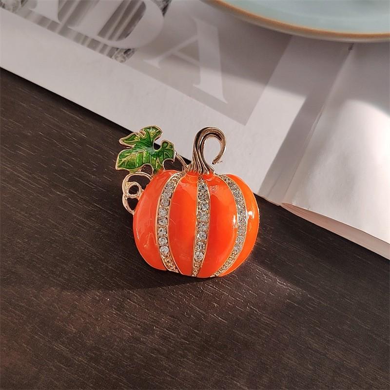 Classic Rhinestone Pumpkin Brooches for Women Enamel Halloween Brooch Pin Girls Party Casual Jewelry Jacket Handbag Decoration