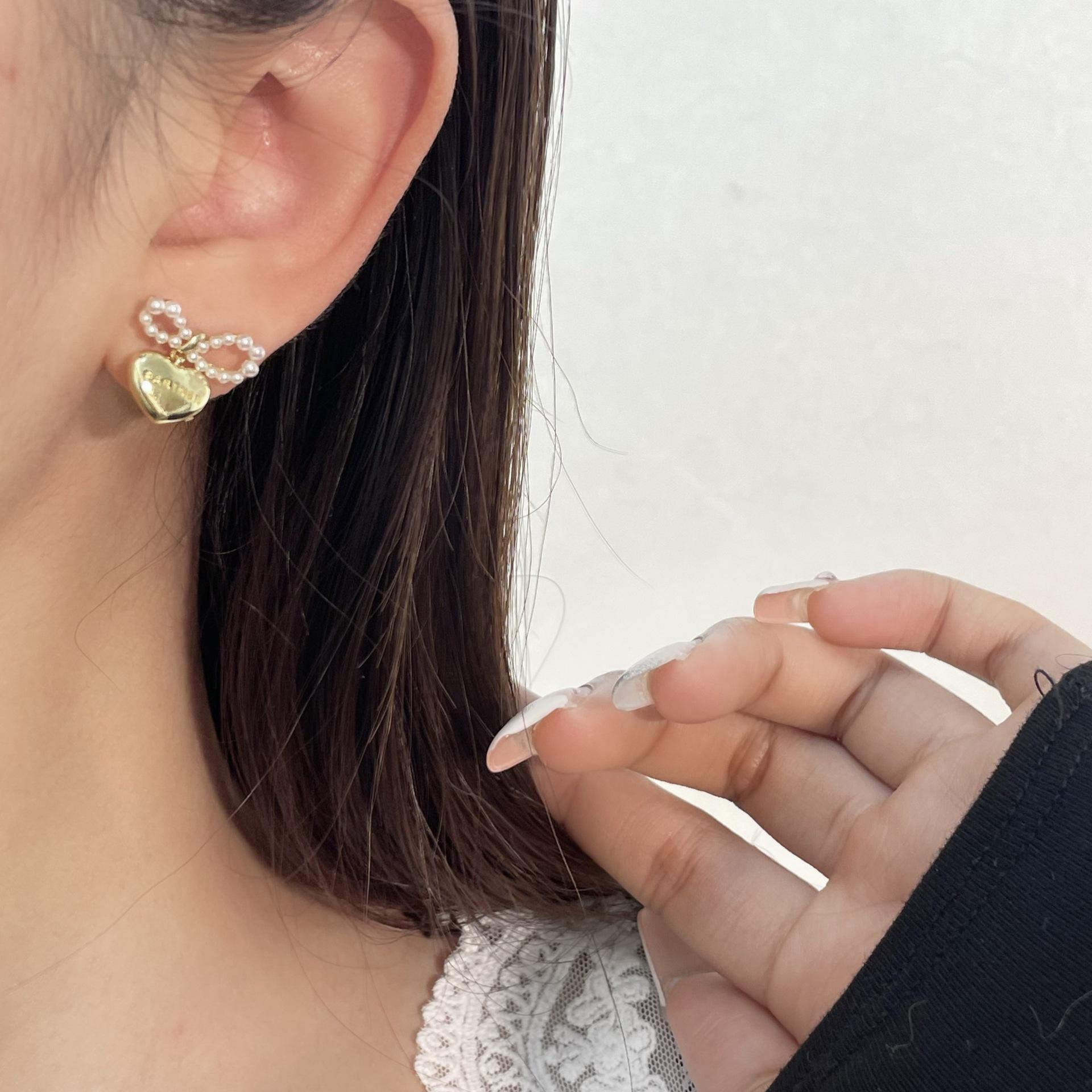 

Серьги-бантики и сердечки из корейского жемчуга — элегантный универсальный модный аксессуар Butterfly Heart Earrings золотой