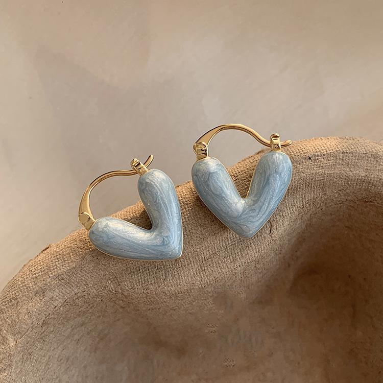 2023 High-End Peach Heart Earrings - Trendy Niche Design Ear Cuffs in Light Luxury Style