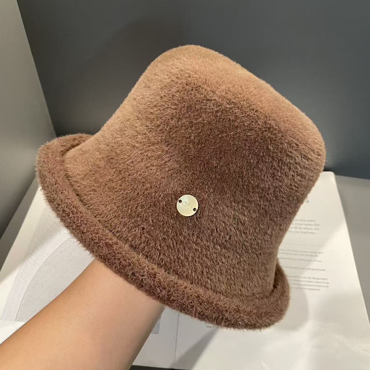 

Осенне-зимняя вязаная шляпа-панама с загнутыми полями для женщин, плюшевая, с темпераментом, шляпа рыбака для среднего и пожилого возраста, уличная теплая модная шляпа M（56-58cm）