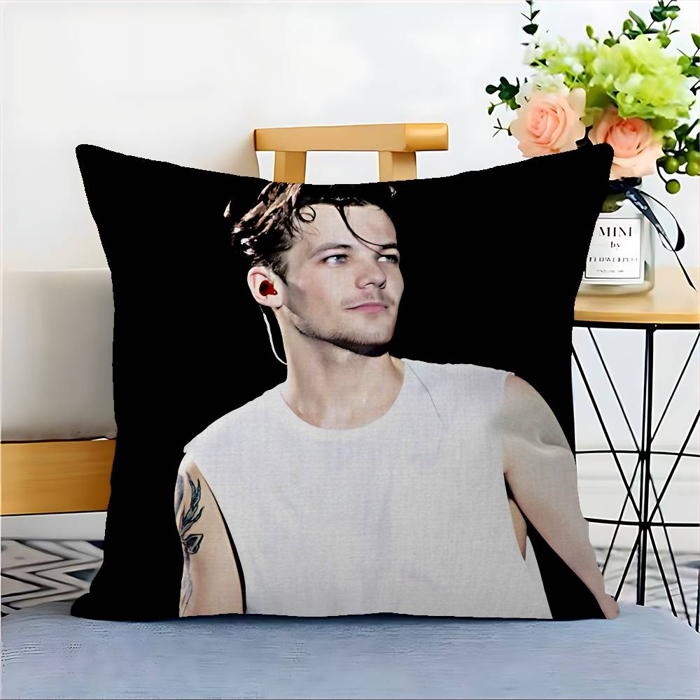 L-Louis Singer T-Tomlinsons Pillow Covers Cartoon Sofa Decorative Home Double-sided Printing Short Plush Cute Cushion Cover