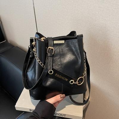 Women's Bag New Messenger Bag Bucket Bag Feeling Versatile Retro Shoulder Bag Is Now Popular Retro Commuter Bag Women