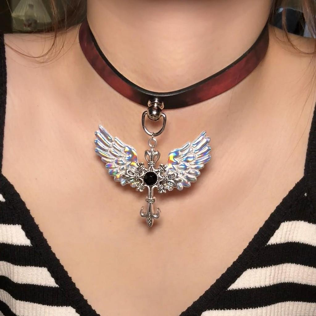 Chique Pittige Meisje Leren Bel Choker Ketting – Uniek Minderheidsontwerp
