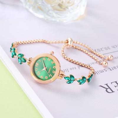 Ausziehbare Armbanduhr Nische Drei-Blatt Strassstein Kleines Zifferblatt Damen fleißiges Modell