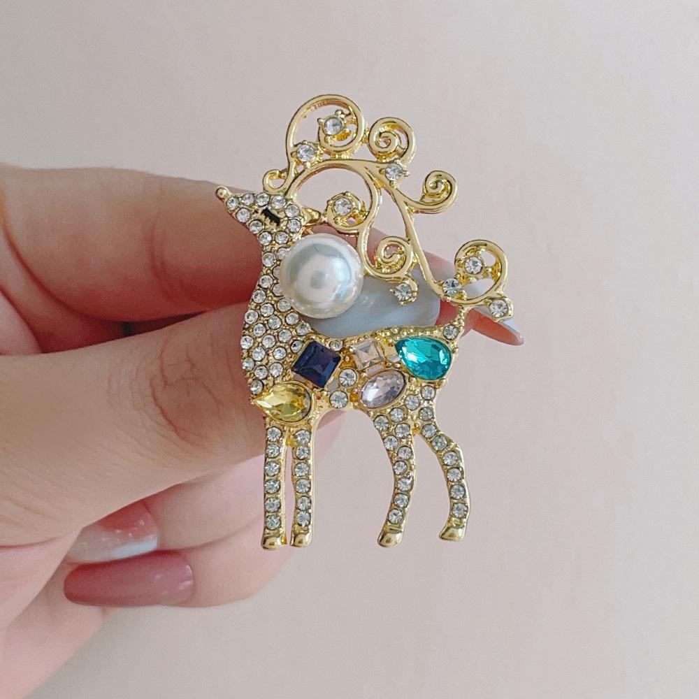 Cross-Border Reindeer Christmas Brooch with Green Wreath & Bell Drip Oil Design