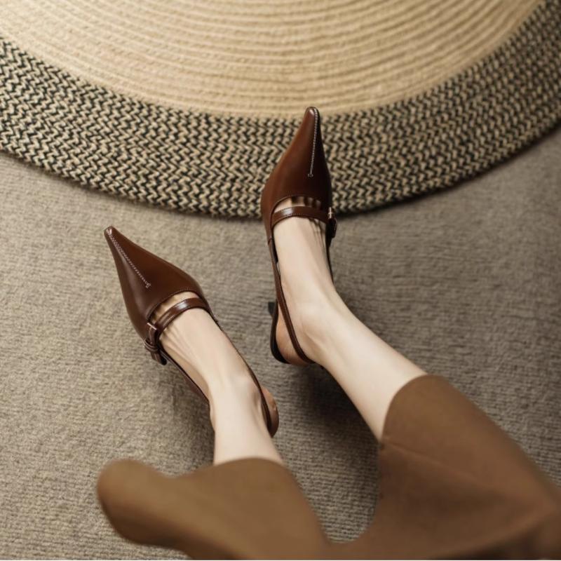 Modne Szpilki Damskie Letnie Smukłe Smukłe z 2025 Nowy Francuski Styl Vintage Klamra Paska Temperament Szpiczaste Puste Buty