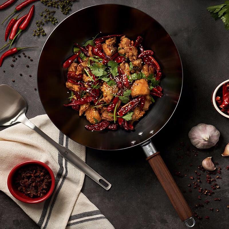 ZWILLING Chinese Dragon Cast Iron Wok with Lid