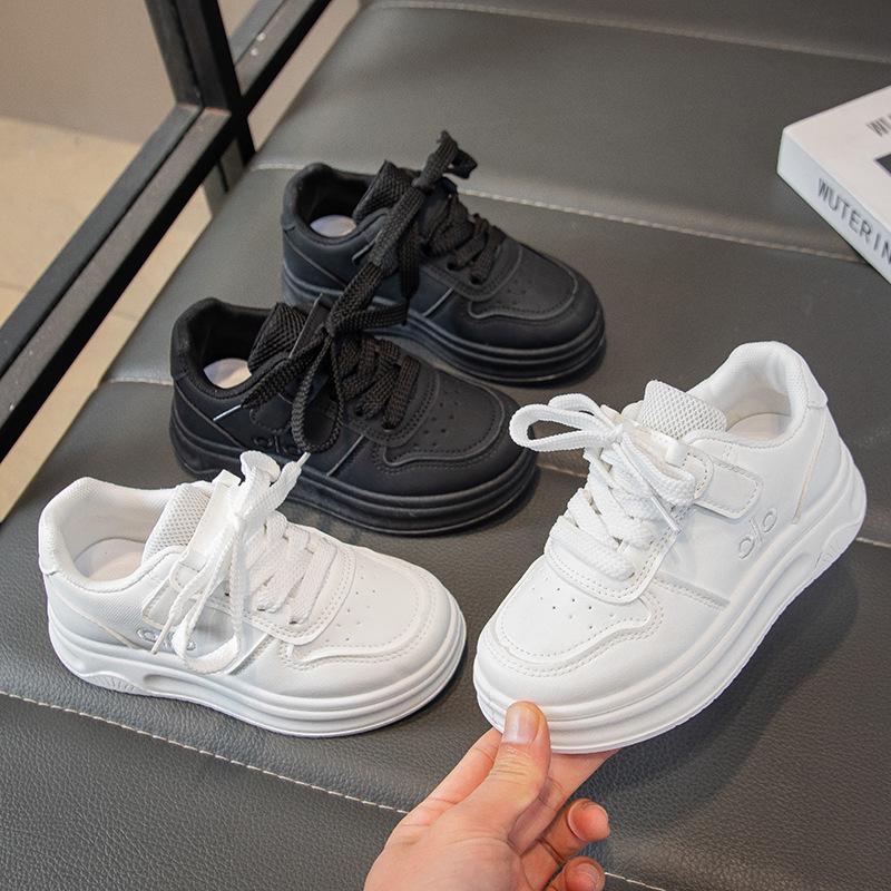 Kinder-Schwarz-Weiß-Boardingschuhe – Frühjahr/Herbst 2026, Leichte Freizeit-Sneaker für schulpflichtige Kinder.