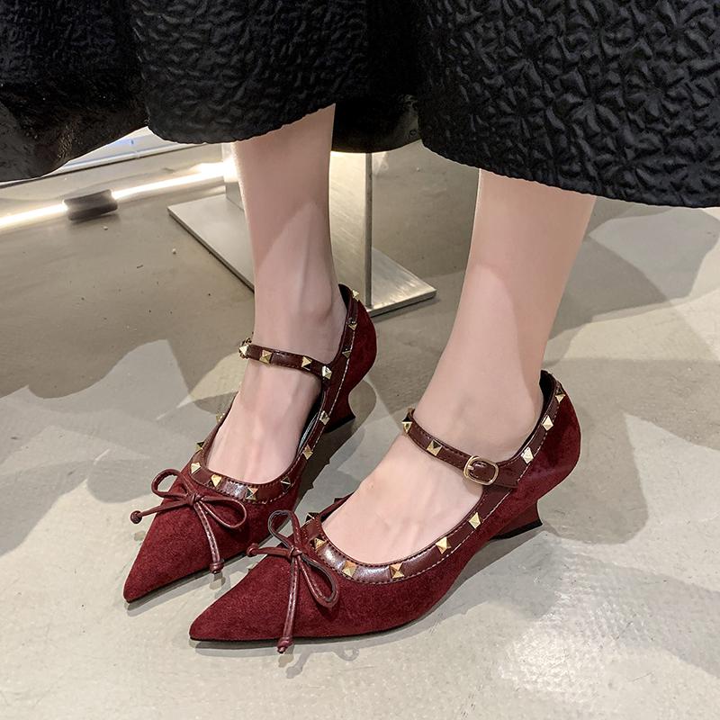 

Wedge Single Fall New Pointed Toe Shallow Suede Slip Strap Rivet Anti-Slip Wear-Resistant Kitten Heels 35 вино красного