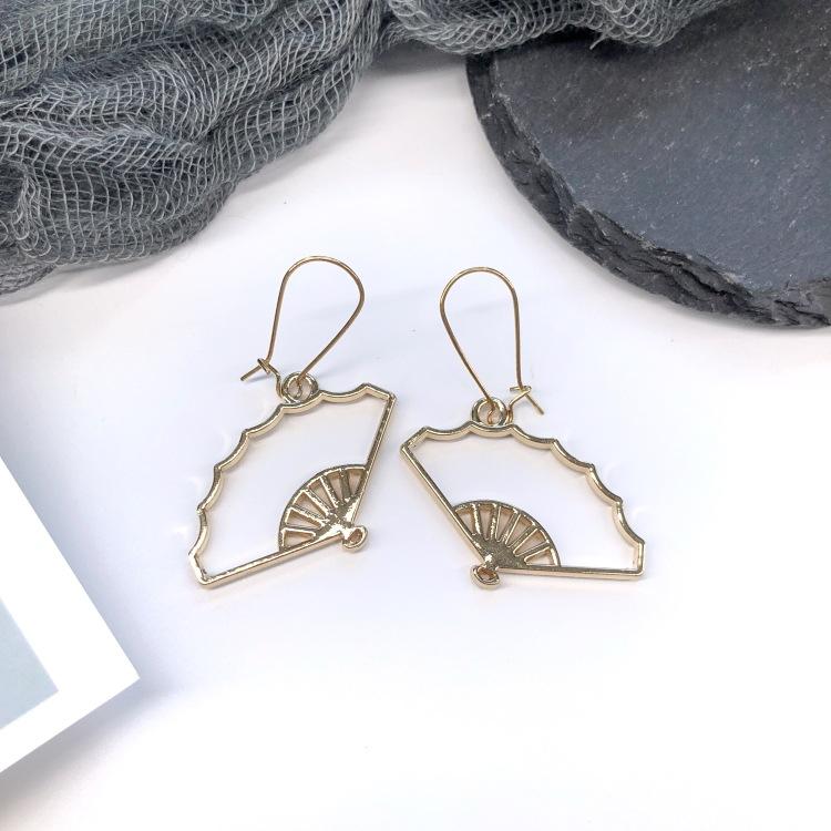 Retro stil personlighet överdrivna metallnitar örhängen enkla geometriska barockstil hoppande örhängen mode öron smycken