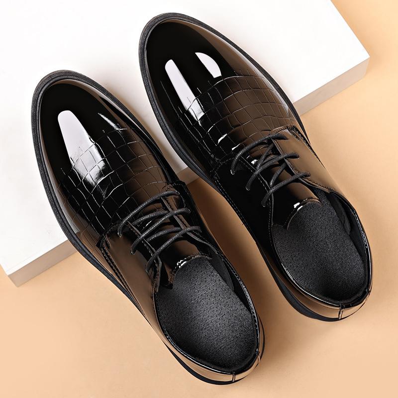 

Large size men s business dress leather shoes British casual men s leather shoes Green versatile men s leather shoes 45