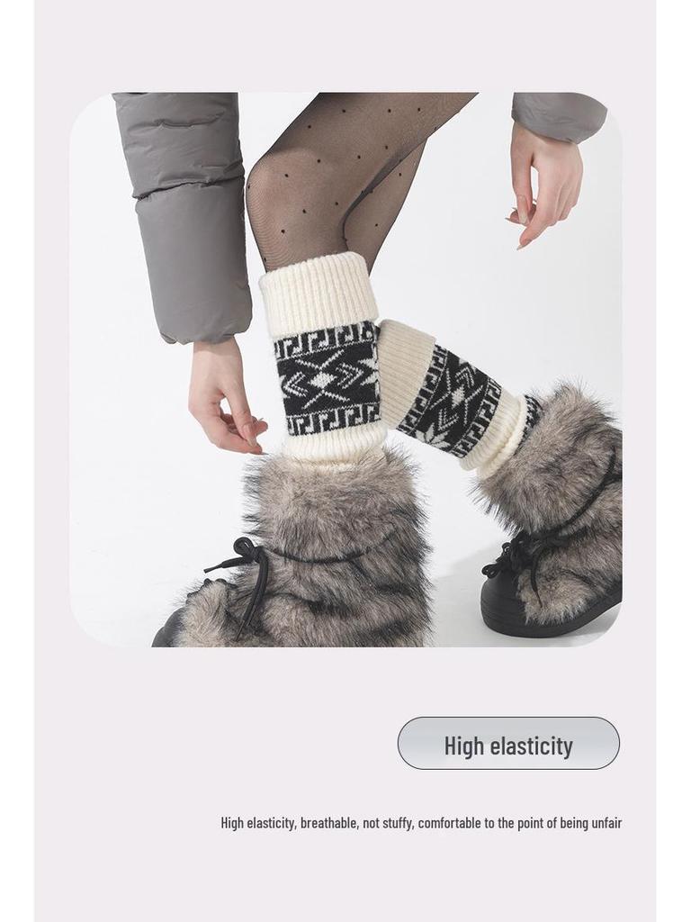 Ethnic Style Wool Leg Warmers: Women’s Thick, Warm, Knitted Calf Warmers with Retro Snowflake Pattern for Autumn and Winter.