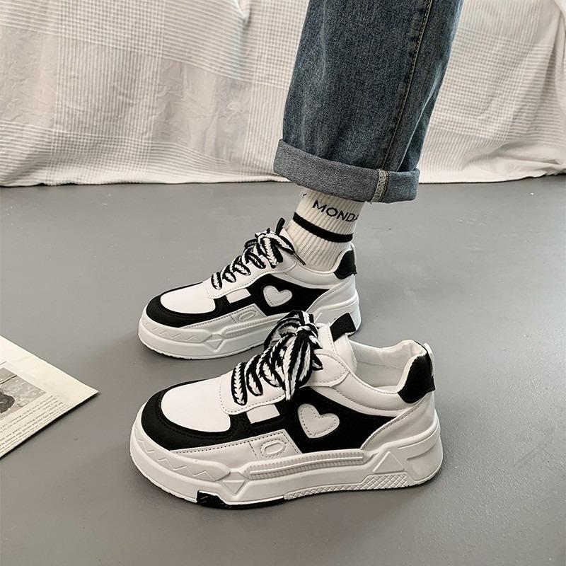 Board shoes women's spring and autumn flat platform summer new orders surge versatile students black star casual sports white shoes