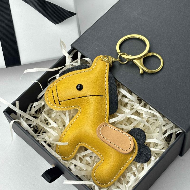 1 Piece Charm Leather Animal Keyfob Cute  Women Men'S Cartoon Horse Keychain Car Keyring Bag Pendant For Friends Gifts