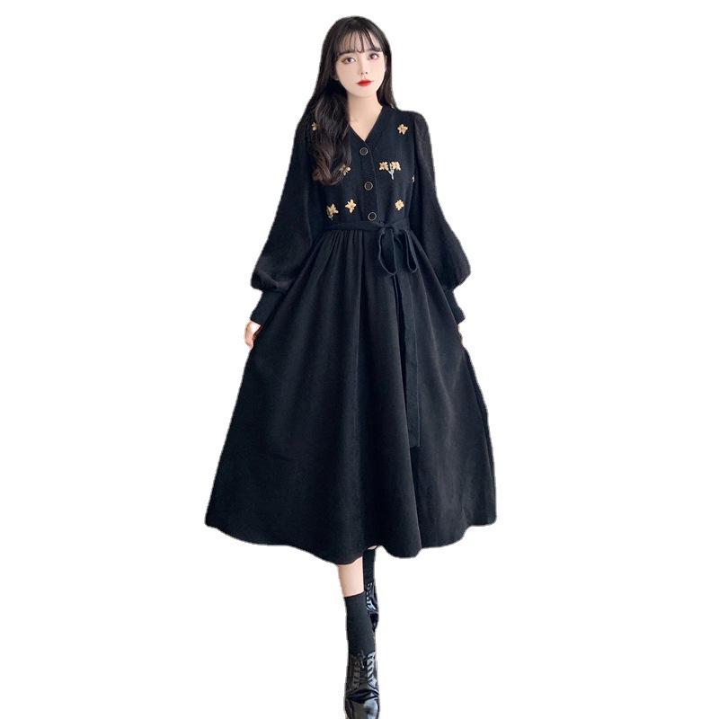 V-Neck Floral Embroidered Retro Black Dress - Spring/Autumn, Loose Fit, Large Size, Elegant Waist Design