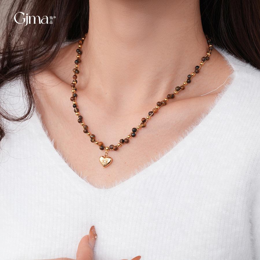 Collana con perle in occhio di tigre placcato oro 18 carati, catena per clavicola di lusso leggero, collana versatile retrò per donna