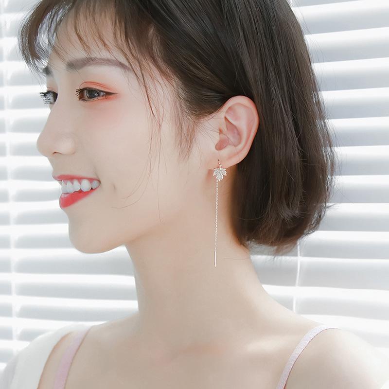 Schlanke Ohrringe Weiblichkeit Lange Baumblatt-Ohrringe Tag Quaste Kleine Frische Ahornblatt-Ohrringe