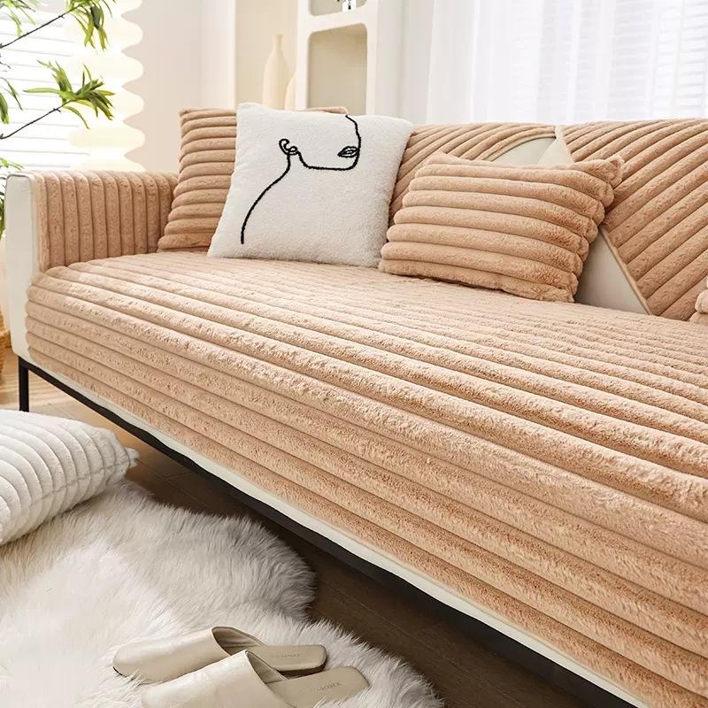 Подушка для дивана из плюша с кроликом — фото 3