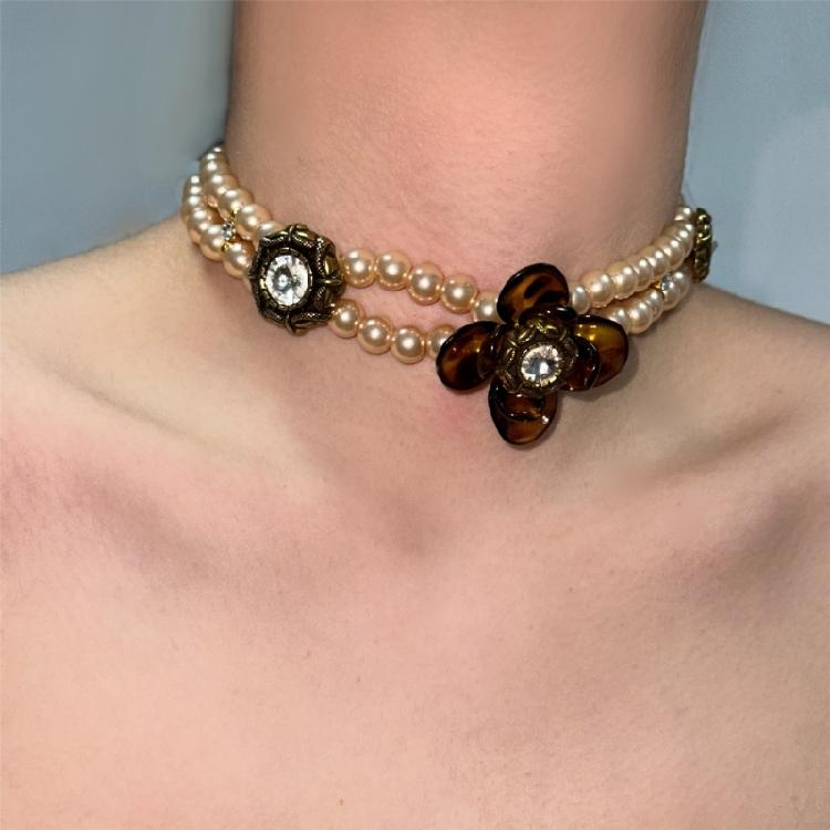 Auffällige Halskette mit Tierdruck und Kristallakzent, leichtes Statement-Schmuckstück für Clubnächte, personalisiertes Geschenk