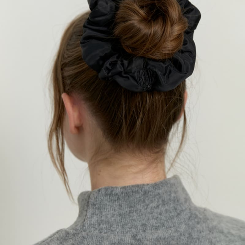 KINDABABY black padding scrunch