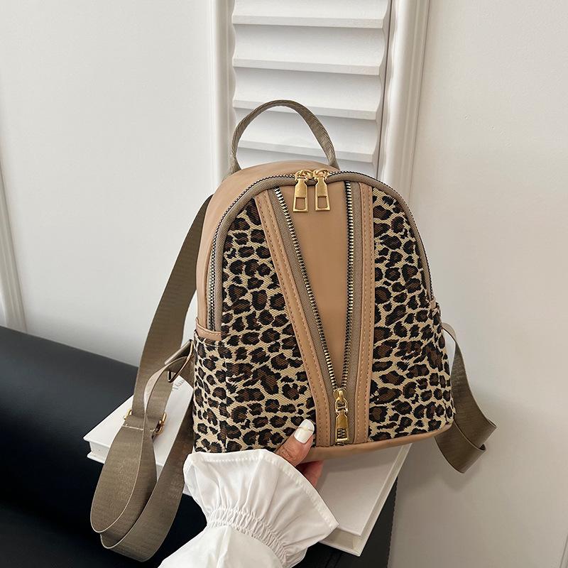 

Повседневный нишевый дизайн, персонализированный тренд, красивая мода, рюкзак в корейском стиле, модный простой школьный рюкзак, маленький рюкзак в зарубежном стиле хаки