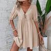 Vestido Smocked Beige de Hombros Descubiertos con Escote en V, Cierre de Lazo Delantero y Mangas Abullonadas