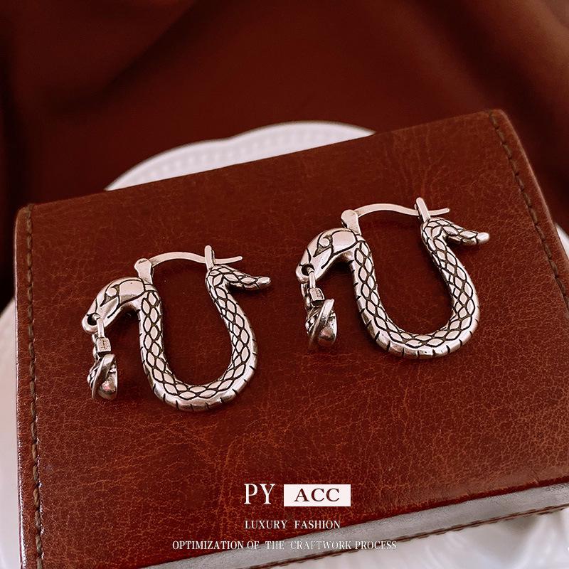 Saturn U-Shaped Serpentine Ear Cuff: Retro Design Earrings with High-End Fashion Temperament.