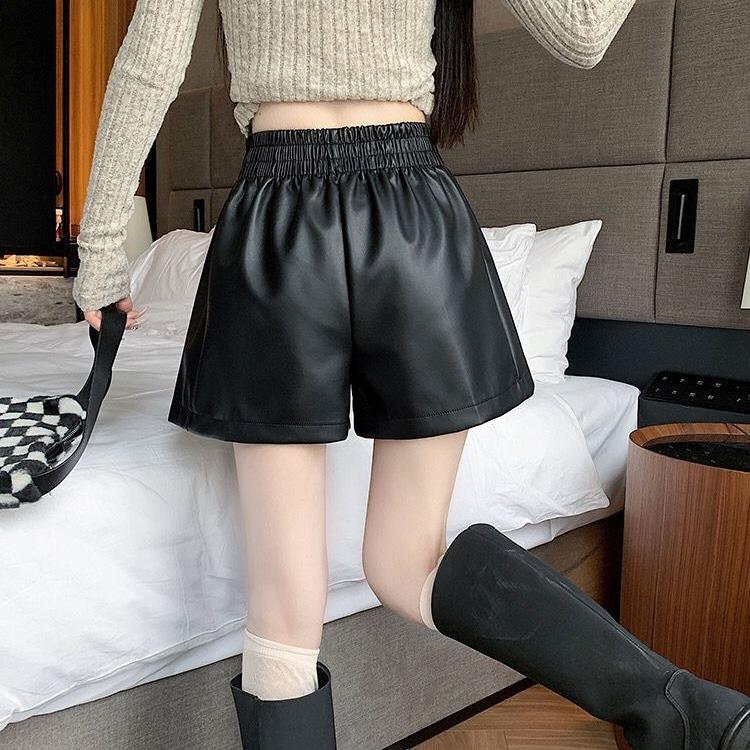 Women's PU Leather Shorts Fall Winter Elastic Waist Mini Pocket Style A-Line Hot Pants Slimming Wide Leg Pants Mini Shorts
