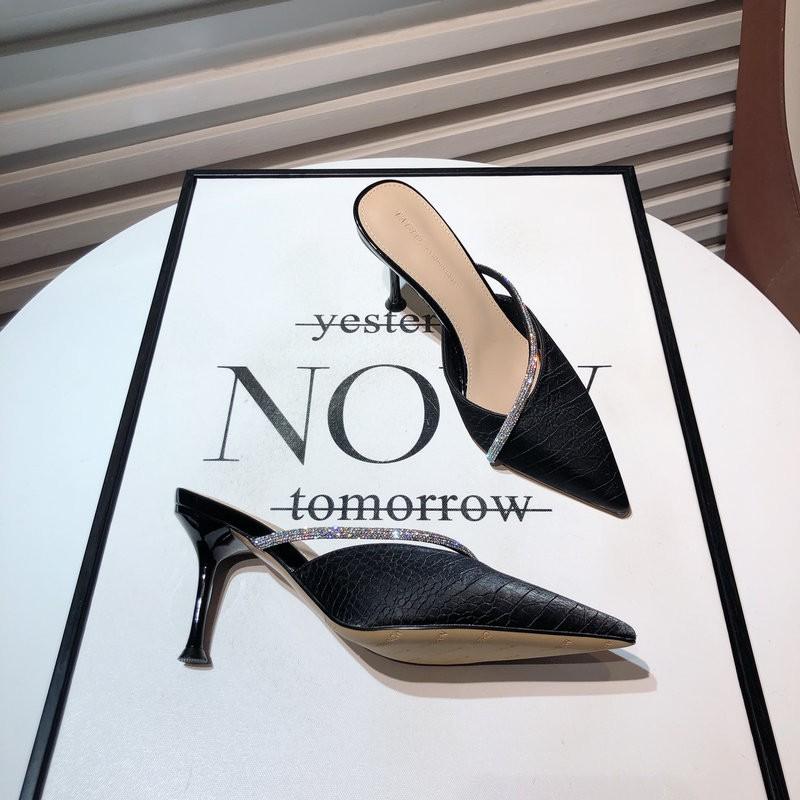 

Верхняя одежда темперамент Баотоу полушлейф знаменитость лето новый маленький свежий девушка стразы острый носок высокий каблук крутые шлепанцы 34 чёрный