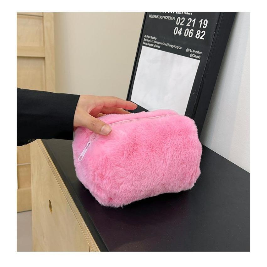 1 Pcs Plush Cosmetic Bag Pencil Girl Candy Color Hand Bag Banquet Party Lady Cosmetic Bag Makeup