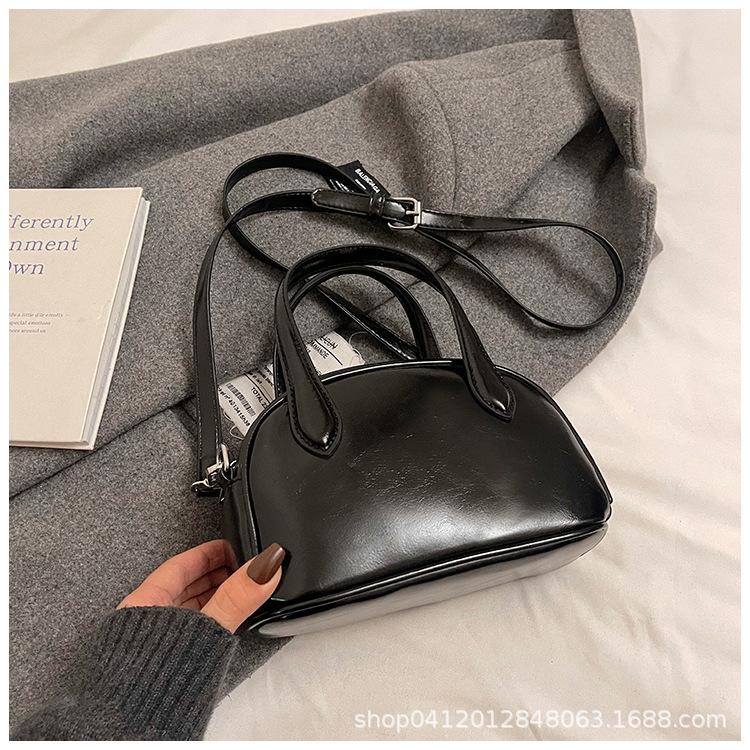 

Трендовая новая женская зимняя корейская модная простая нишевая сумка-ракушка, универсальная сумка-мессенджер