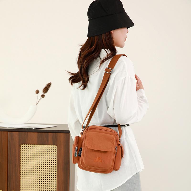 Nylon Cloth Bag Women's 2025 Autumn and Winter New Lightweight Women's Bag Large Capacity Camera Bag Commuter Shoulder Messenger Bag