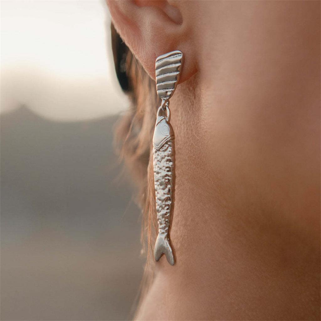 Kleine Fischohrringe aus Titanstahl, Retro Künstlerischer Stil Lange Ohrringe, Rostfreier Stahl Goldfarbe Erhaltender Schmuck