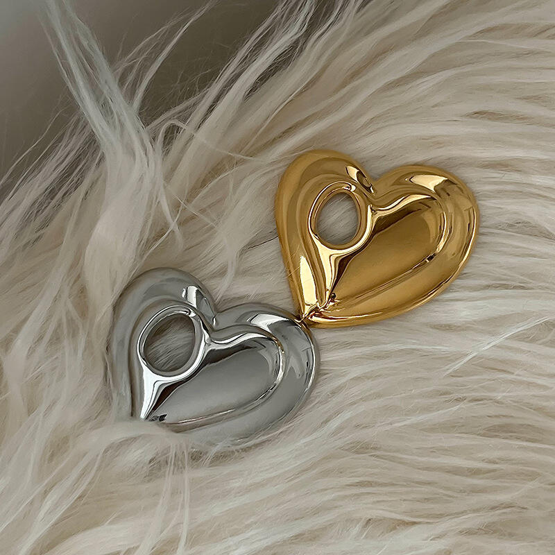 Stainless Steel Metal Glossy Hollow Heart Brooches for Women Men New Trendy Pin-Style Blazer Brooches Party Jewelry Accessories
