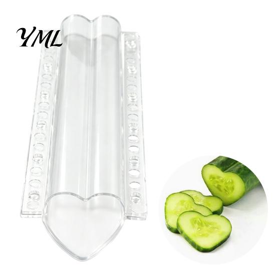 Hard Plastic Plant Shaper Cucumber Growing Mold, Heart Shaped, Clear Vegetable Fruit Shaping Tool Reusable Mold for Zucchini Molds Farm