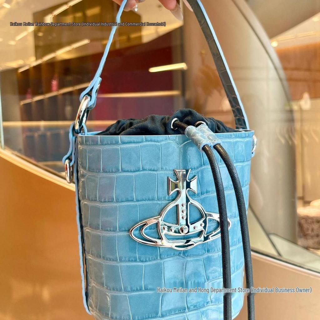 Císařovna vdova Modrá Střední Kabelka do podpaží - Mlhavě Saturnová Knedlíková kabelka s řetízkem Vivian Bucket