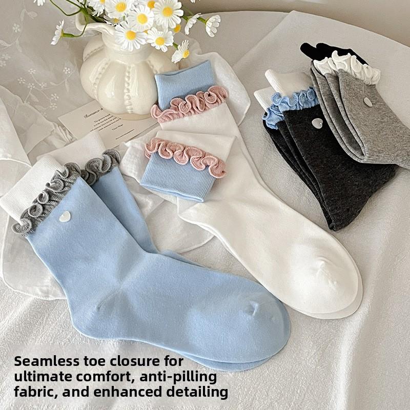 Boneless Female Spring and Autumn Socks, Black Ear-rimmed Heart-shaped Button Shell Mid-calf Socks, Sweet