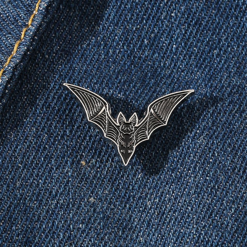 Halloween dark personality bat brooch small bat shape metal badge punk style bag decorative accessories