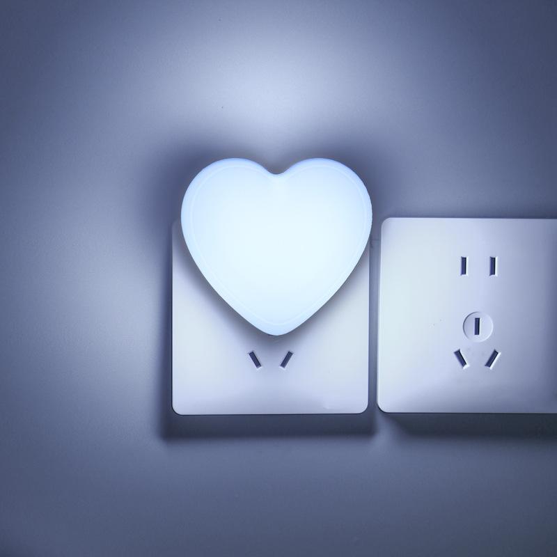 Heart Shaped Sensor Control LED Night Light With Light Sensing Function Soft Glow Plug In Night Lamp For Bedroom And Hallway