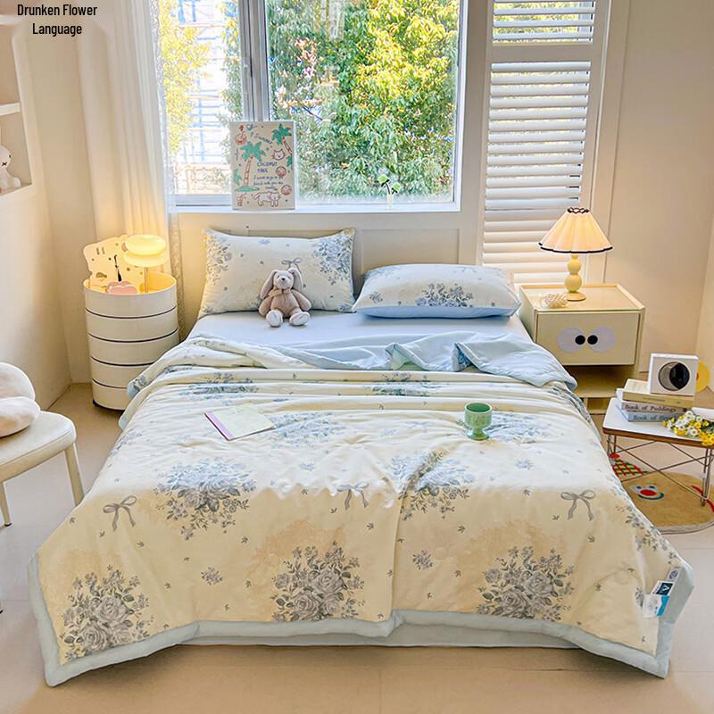 

Thin Knitted Fabric Summer Air Conditioning Quilt