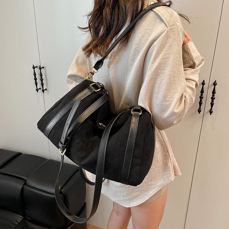 High-value Suede Pillow Bag Women's Large-capacity New Bag Casual Simple Shoulder Messenger Bag