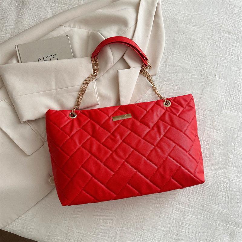 

Trendy Spring Shoulder Tote Bag For Women In Fashionable Colors Black White Khaki And Red Perfect For Daily Use червоний